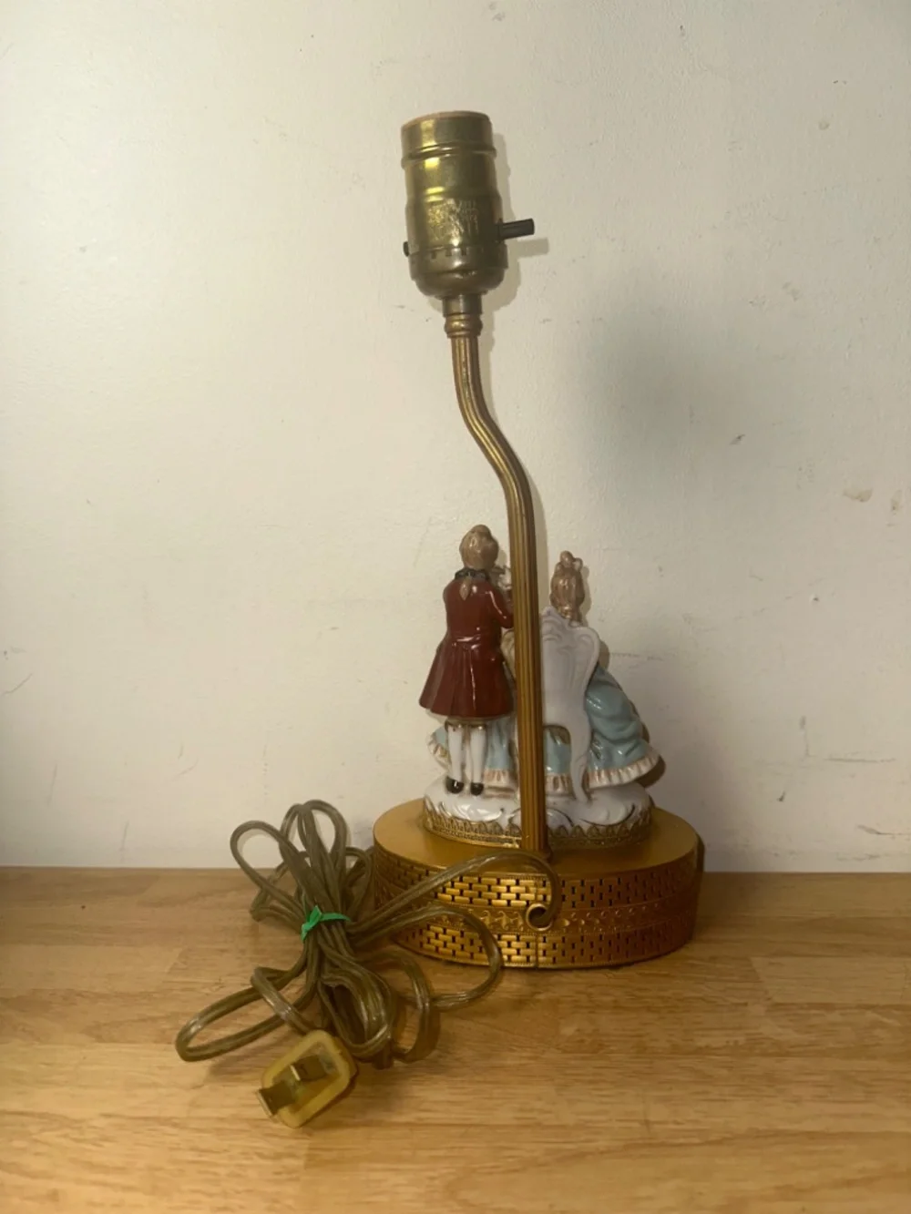 VINTAGE PAIR OF PORCELAIN BOUDOIR LAMPS HAND-PAINTED 18TH CENTURY ORNATE GLIDED